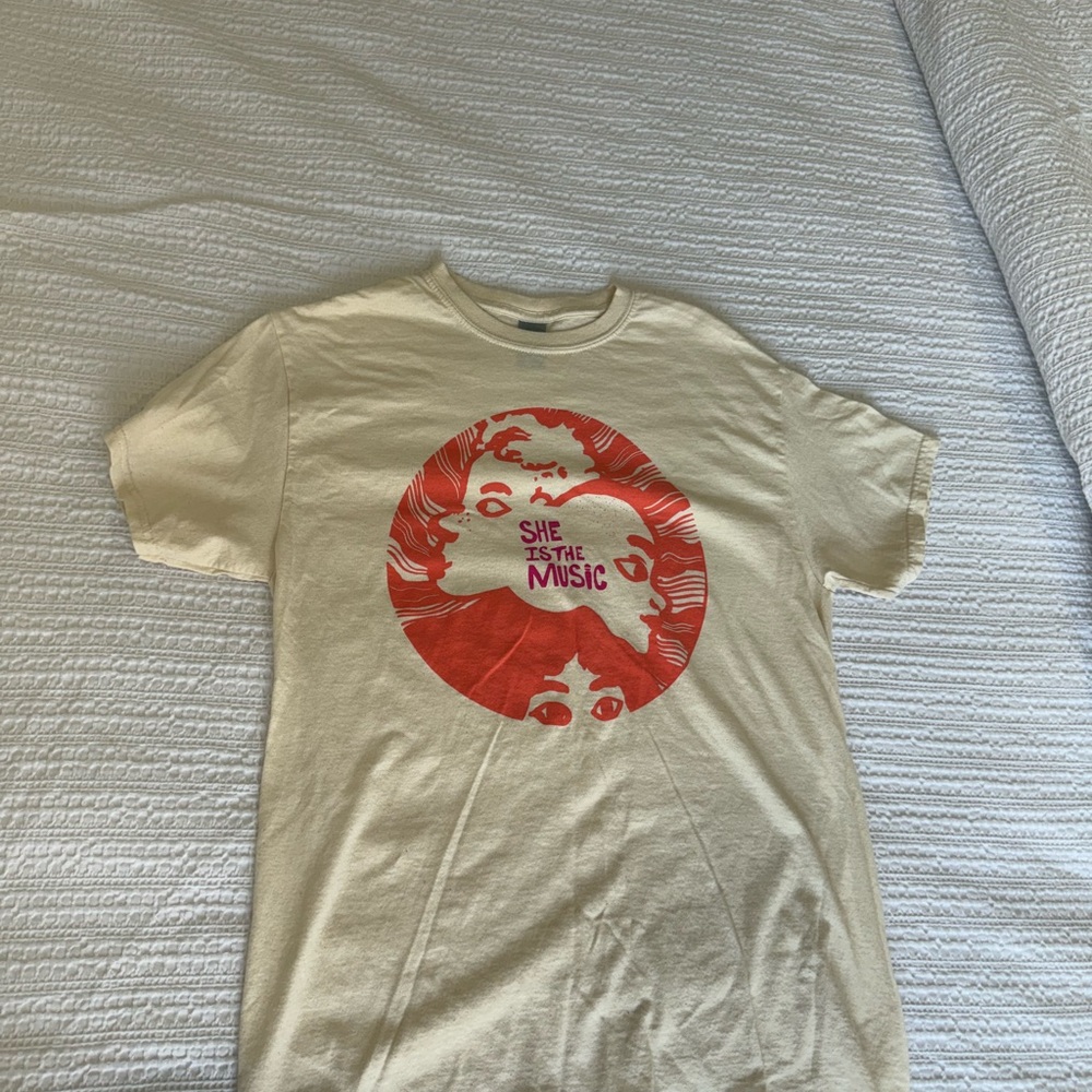 Gildan Cream Tee with Red Circular Graphic